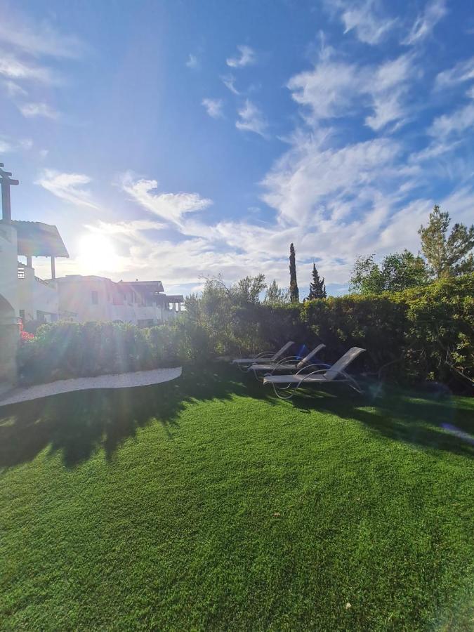 קוקליה Helios Heights Spirits, Aphrodite Hills Golf Resort מראה חיצוני תמונה